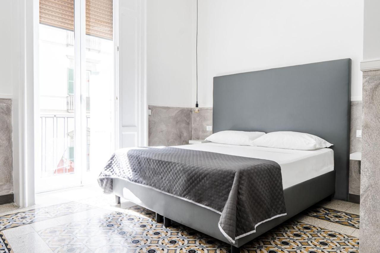 托尔多斯塔酒店 那不勒斯 外观 照片 A bed