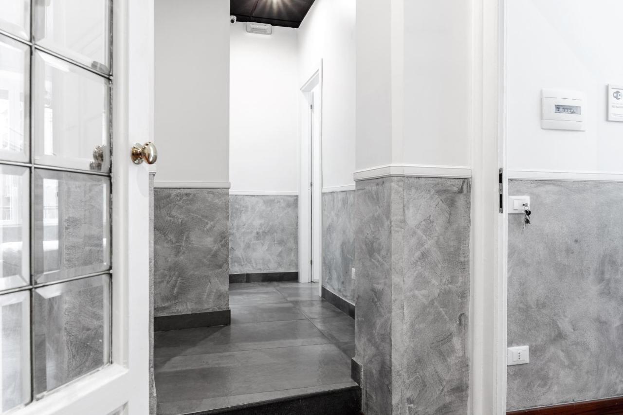 托尔多斯塔酒店 那不勒斯 外观 照片 Marble staircase