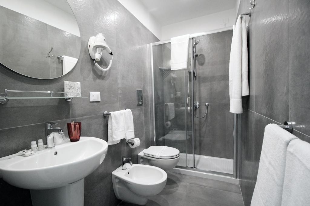 托尔多斯塔酒店 那不勒斯 外观 照片 A modern bathroom