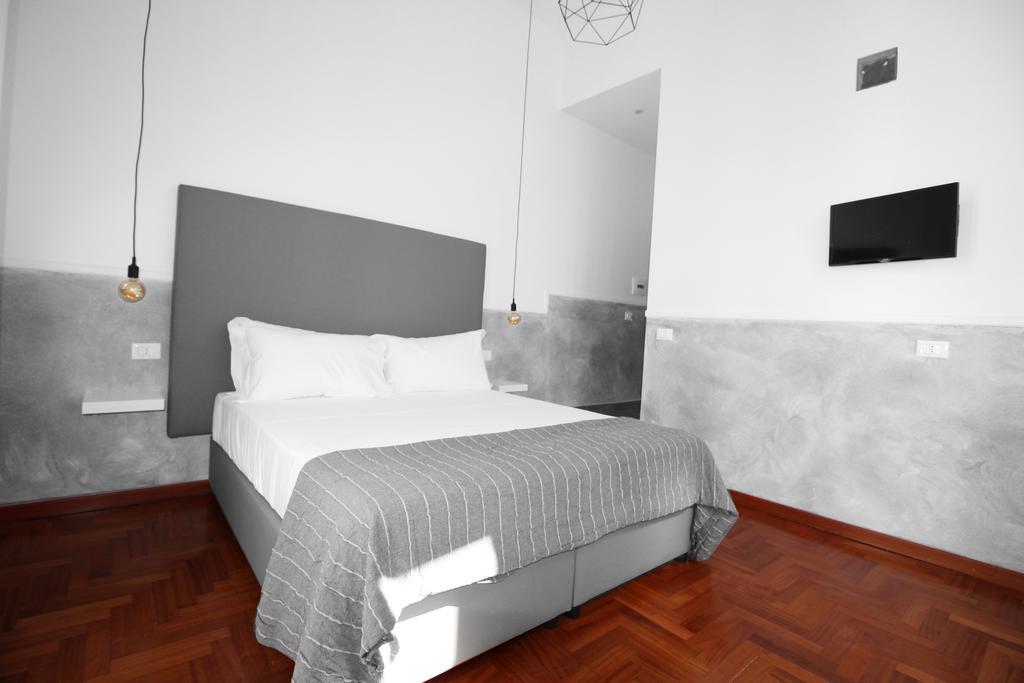 托尔多斯塔酒店 那不勒斯 外观 照片 A room at the hotel