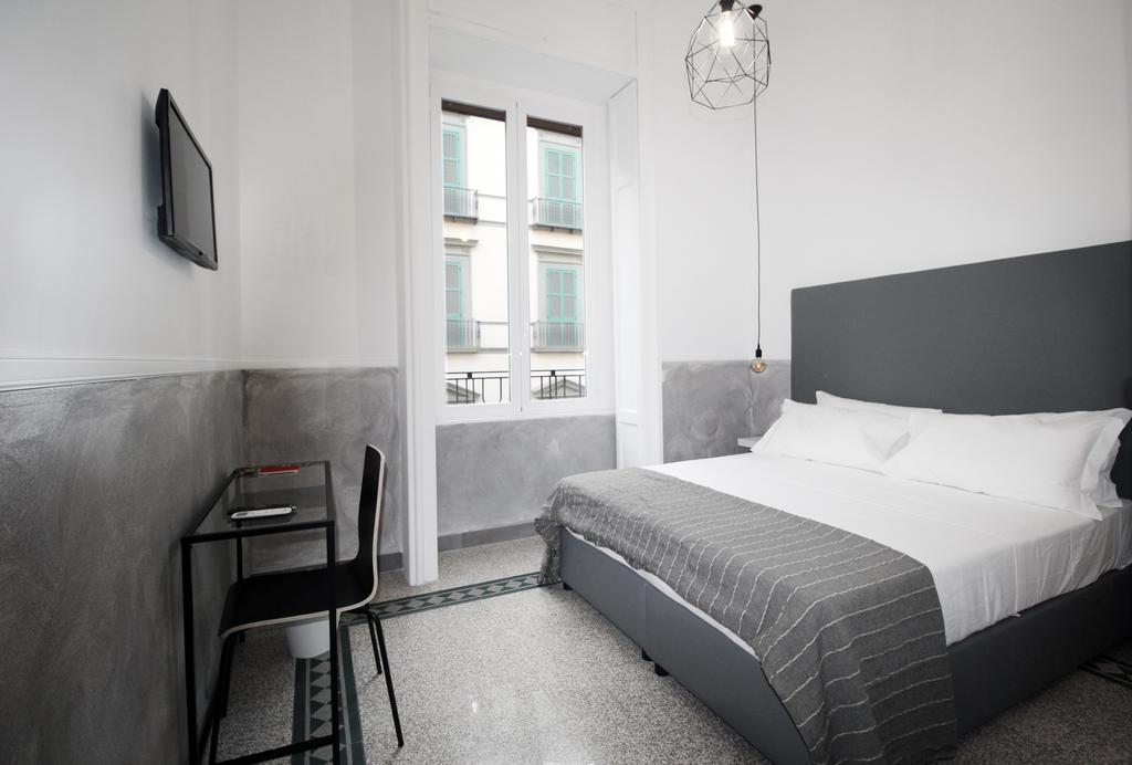 托尔多斯塔酒店 那不勒斯 外观 照片 A room at the hotel