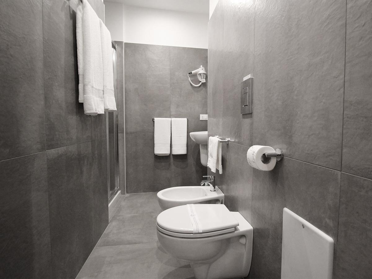 托尔多斯塔酒店 那不勒斯 外观 照片 Bathroom with bidet