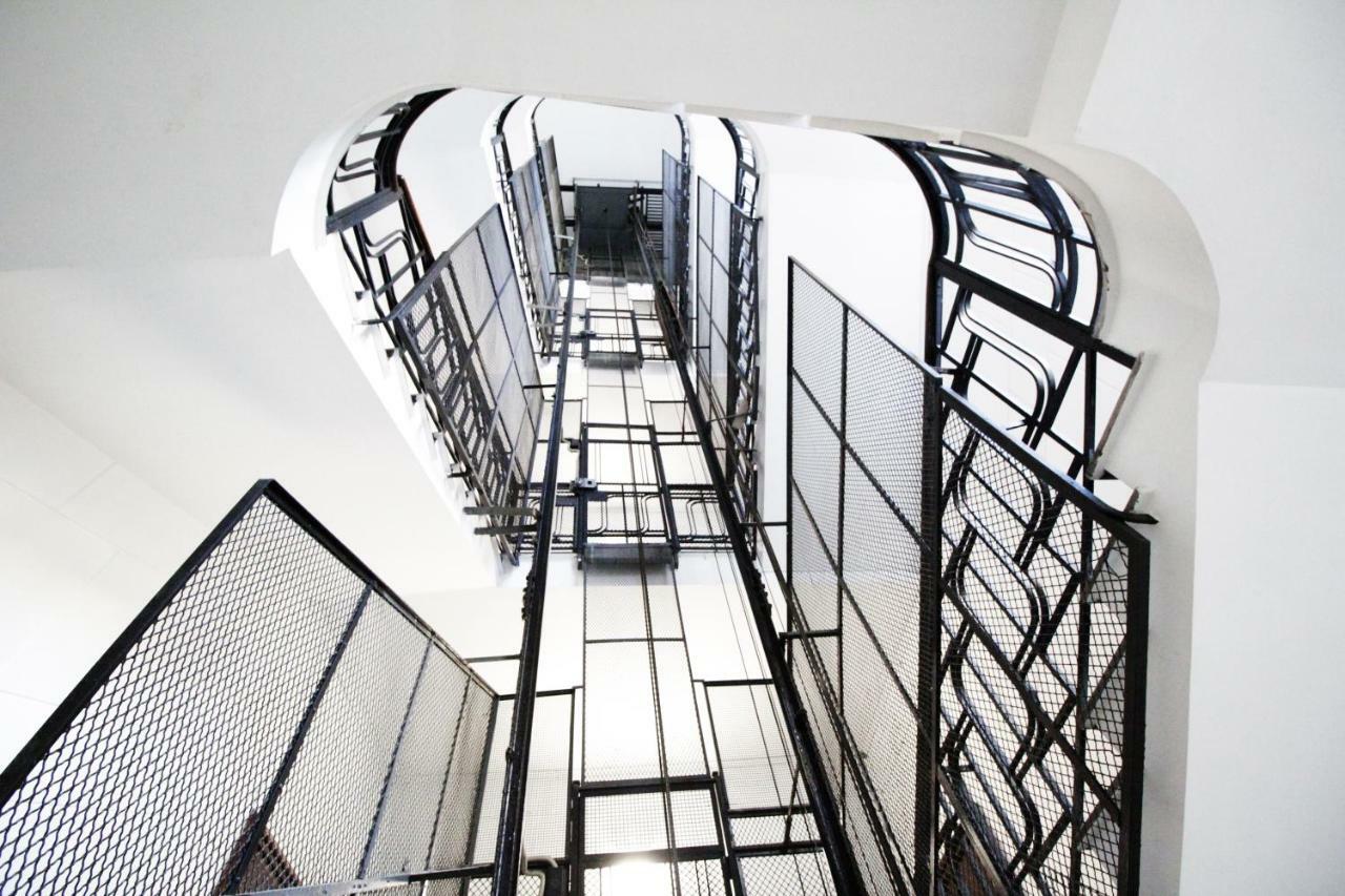 托尔多斯塔酒店 那不勒斯 外观 照片 Interior of the prison
